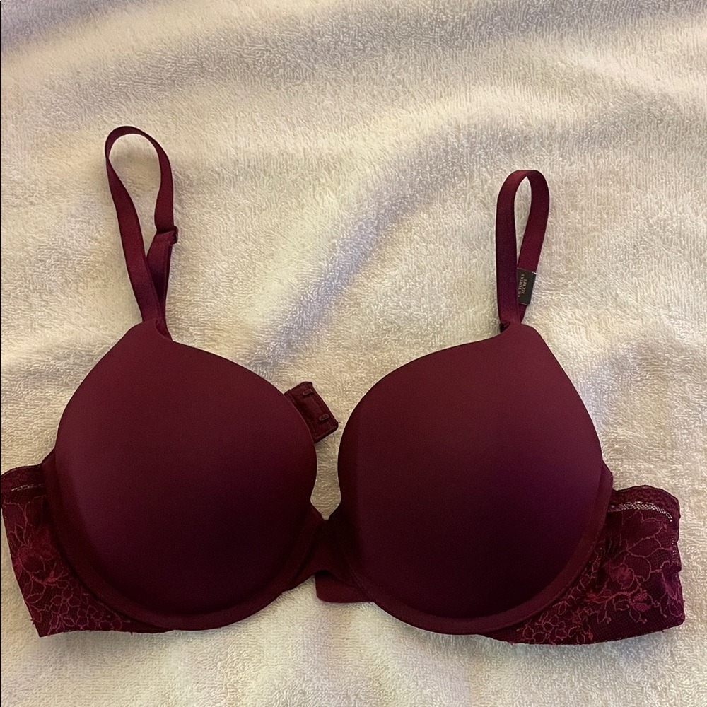 Victoria’s Secret Elegant Burgundy Lace Bra 38B